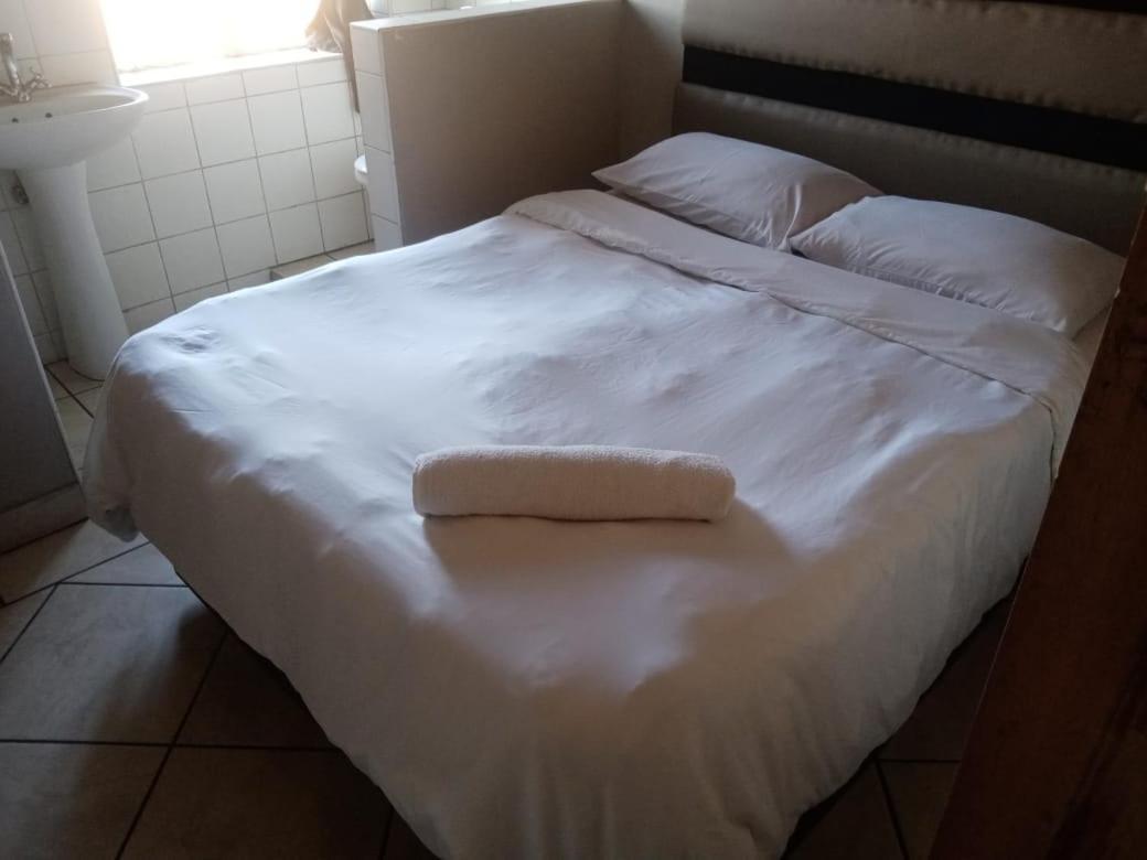 Ebony Guest House Pretoria Exterior photo